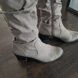 Womens boots White Mountain size 8 taupe knee high